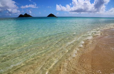 Lanikai sahilinde dalgalar - Kailua, Oahu, Hawaii