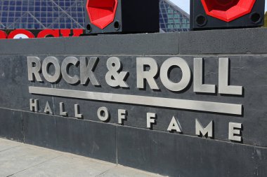 Rock 'n Roll Hall of Fame' in giriş tabelası Cleveland, Ohio
