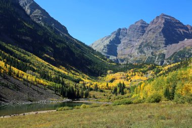 Maroon Gölü ve Çanları ile manzara - Colorado