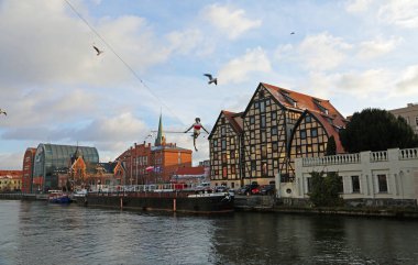 İp cambazı ve ambarlarla manzara - Bydgoszcz, Polonya