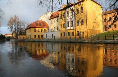 Mill River 'daki evler, Mill Adası, Bydgoszcz, Polonya