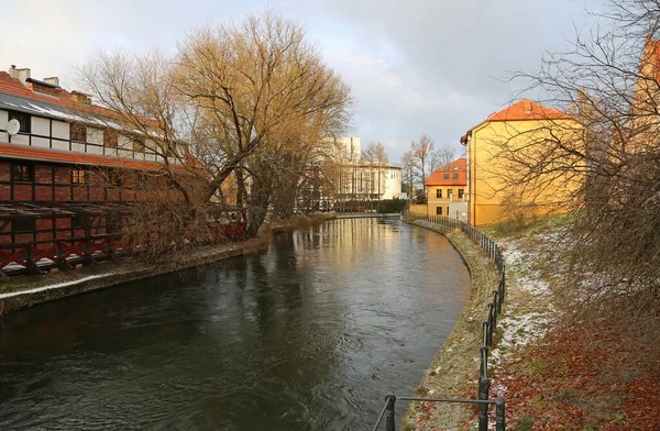 Gün batımında Mill Köprüsü 'nden görüntü - Mill Adası, Bydgoszcz, Polonya