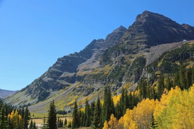 Kestane Çanları Kayalıkları - Rocky Dağları Ulusal Parkı, Colorado
