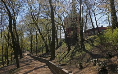 Su kulesiyle parktaki patika - Bydgoszcz, Polonya