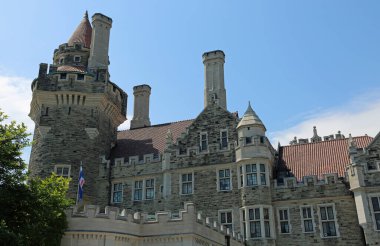 Yan Bakış - Casa Loma, 1914 - Toronto, Kanada