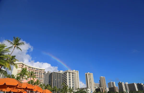 Arco-íris sobre Honolulu — Fotografia de Stock