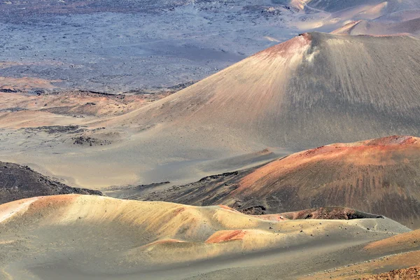 Kleurrijk vulkanische, hellingen in Haleakala Np — Stockfoto