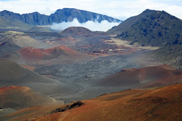 Vallée entre cônes volcaniques — Photo