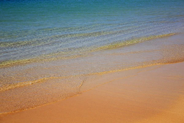 Ciepłe tropikalnej plaży — Zdjęcie stockowe