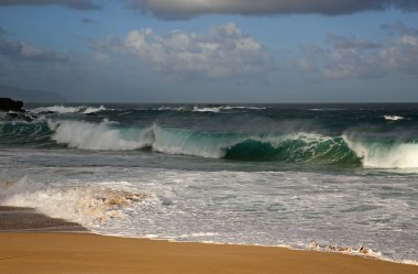 North Shore bulutlar altında