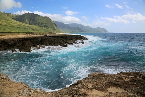 Turkos våg i Ka'ena Point Sp — Stockfoto