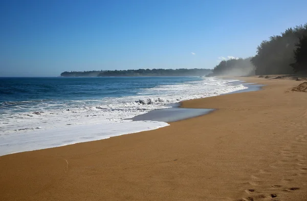 Niebla sobre la playa de Lumahai — Foto de Stock