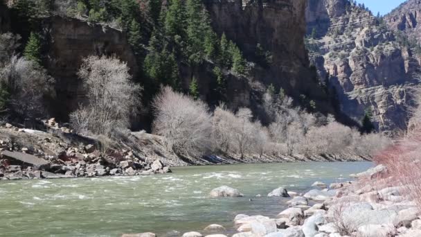 Klipporna i Glenwood Canyon — Stockvideo