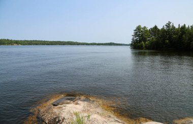 Rocky Shore - Voyageurs Ulusal Parkı, Minnesota