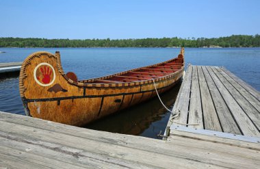 Kano ve iskele - Voyageur Ulusal Parkı, Minnesota
