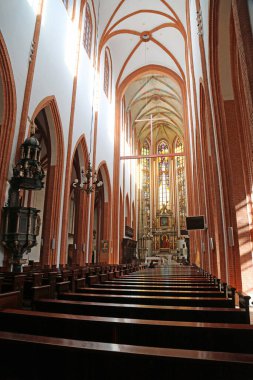 St. Elizabeth Kilisesi 'nin içinde dikey - Wroclaw, Polonya