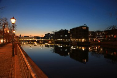 Odra Nehri 'nde Wroclaw Gün batımından sonra, Polonya