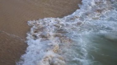 Son dakika dalgalar yakın çekim