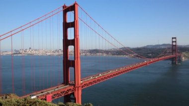 Golden Gate Köprüsü üzerinde akan trafik