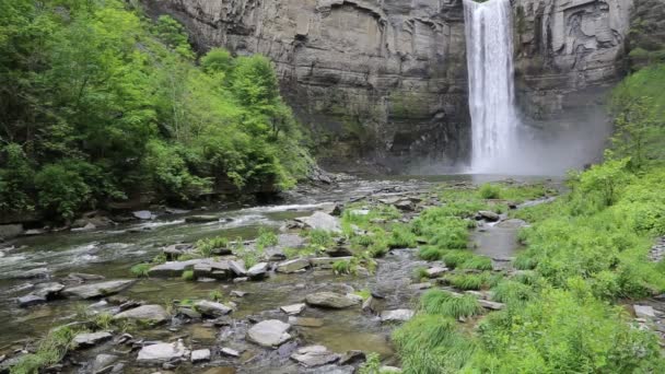 Taughannock-vízesés és a Taughannock patak — Stock videók