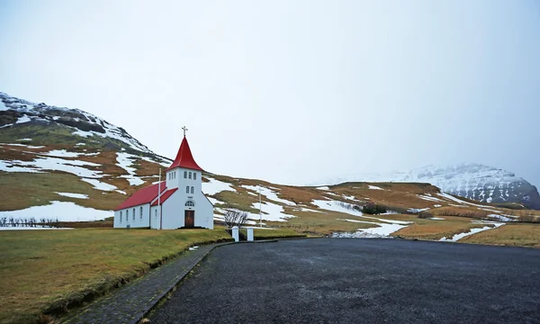 Blick auf asolfsskalakirkja - lutherische Kirche — Stockfoto