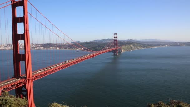 Golden Gate Bridge and opening to the ocean — Stock Video