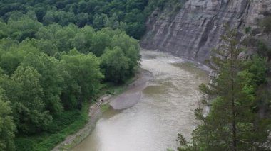Cliffs Genesee Nehri