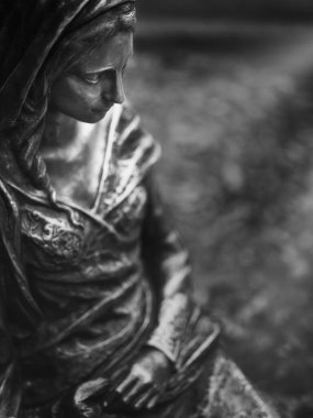 Bir kadın mezarlığının bronz heykeli Keçi Kapısı, Bratislava