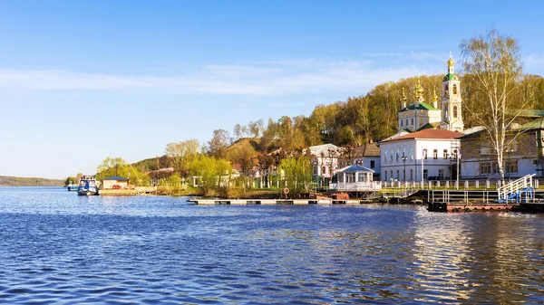 La antigua ciudad rusa de Ples en el río Volga, Rossi — Foto de Stock