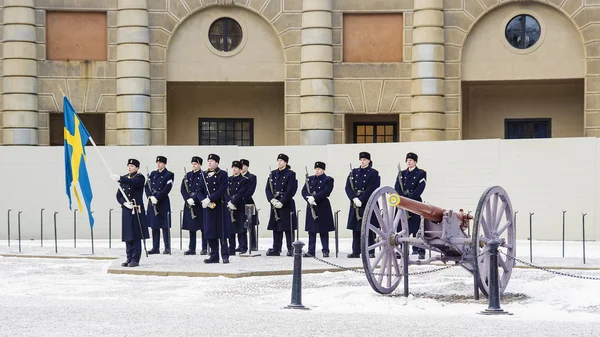 STOCKHOLM, SWEDEN - JANUARY 4: Guardsmen at a ceremony of changi — Stock Photo, Image