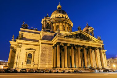 St. Isaac's Cathedral St. Petersburg gece görünümü kışın