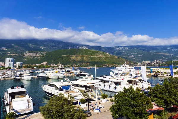 Ciudad portuaria Budva, Montenegro — Foto de Stock