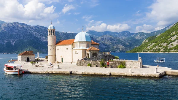 Igreja de Nossa Senhora nos recifes em Montenegro — Fotografia de Stock