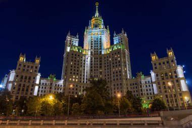 Stalin gökdelen - konut Kotelnicheskaya emba üzerinde bina