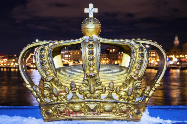 Skeppsholmsbron (Puente Skeppsholm) con su famosa corona dorada — Foto de Stock