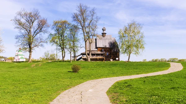 A Suzdal ősi város a régi fatemplom. arany gyűrű a Ru — Stock Fotó