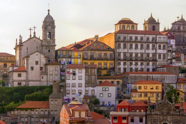 Bir Porto kentin eski cepheler