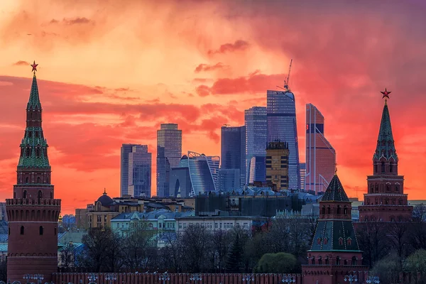 Moskova Kremlin gün batımında, Rusya — Stok fotoğraf