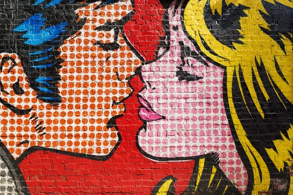 МОСКВА, РОССИЯ - 29 апреля: яркие граффити с парой поцелуев на букву б — стоковое фото