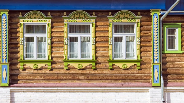 Ruské vyřezávané rámy dřevěných domů — Stock fotografie