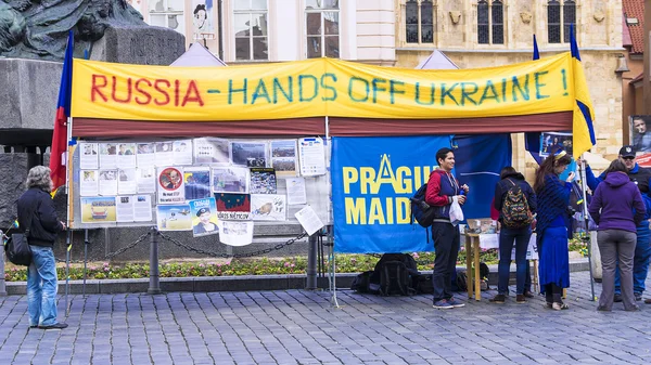 Praha, Česká republika-May 16: Ukrajinská aktivisté protest v Pr — Stock fotografie