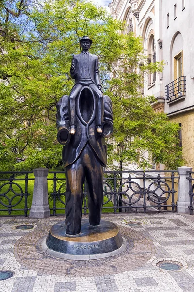 Prague, Çek Cumhuriyeti - 16 Mayıs: anıt ünlü yazar F — Stok fotoğraf