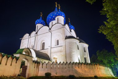 Gece Suzdal. Rusya'nın altın yüzük