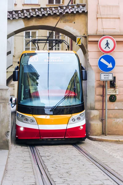 Tranvía en las calles de Praga — Foto de Stock