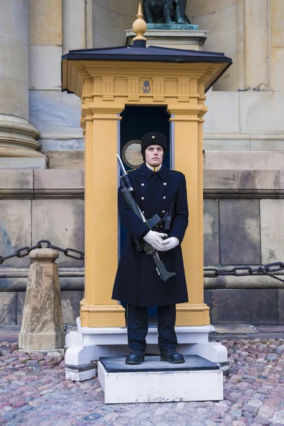 STOCKHOLM, SWEDEN - on JANUARY 4: The royal guardsman on a post — Stock Photo, Image