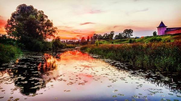 Suzdal で日没。ロシアの金の指輪 — ストック写真