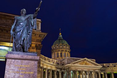 Kazan Katedrali, St. Petersburg, Ru Kutuzov anıt