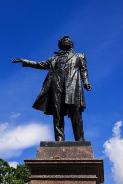 Alexander Pushkin heykeltraş Anikushin anıt kuruldu