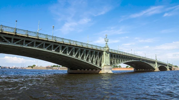 Puente Trinity sobre el Neva, San Petersburgo — Foto de Stock