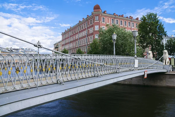 Jembatan pejalan kaki di St. Petersburg, Rusia — Stok Foto